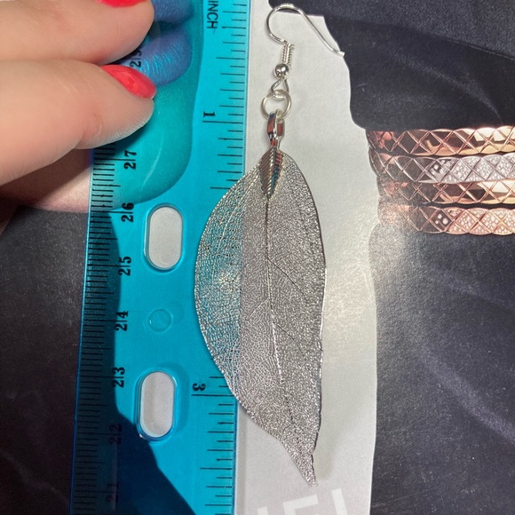 Beautiful Silver Tone Leaves - Picture 4 of 4